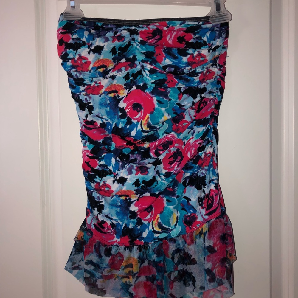 Kenneth Cole Reaction Size Small Foral One Piece